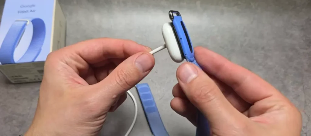 Turn on Fitbit Air via Charger.webp